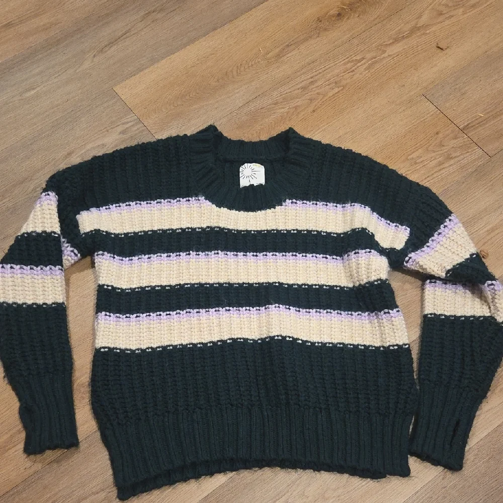 Aerie Black and Cream Striped V-Neck Sweater - Picture 1 of 5